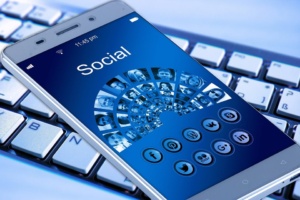 Principales-peligros-en-redes-sociales-y-cómo-evitarlo- dobuss