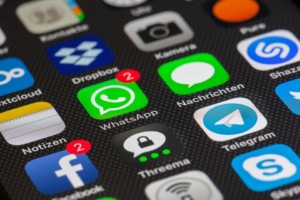 Principales-peligros-en-redes-sociales-y-cómo-evitarlo- dobuss